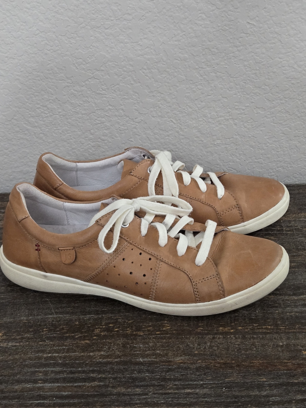 Josef Seibel Caren 01 Tan Leather Lace-Up Sneakers with White Soles